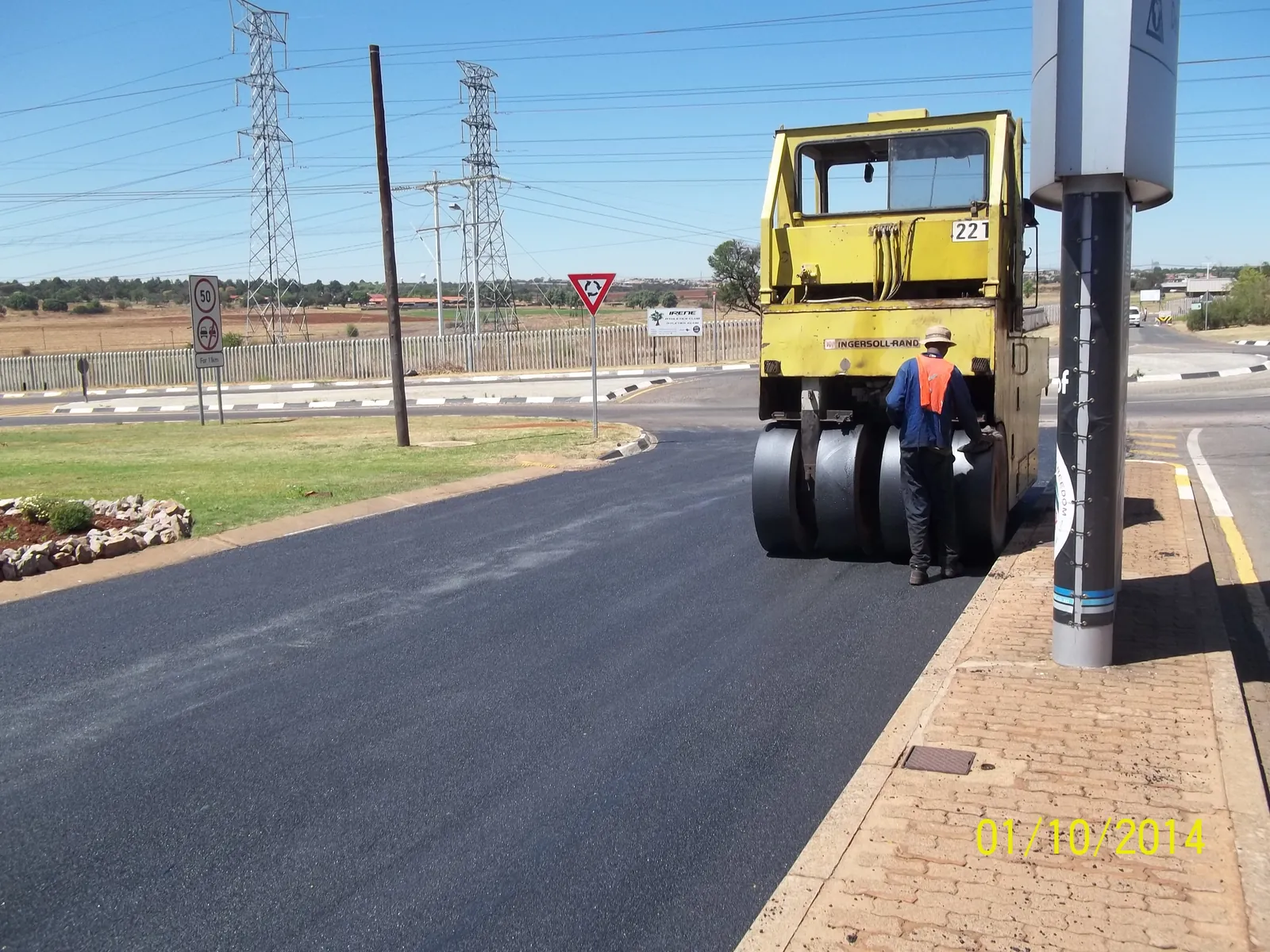 Asphalt surfacing and roller compaction