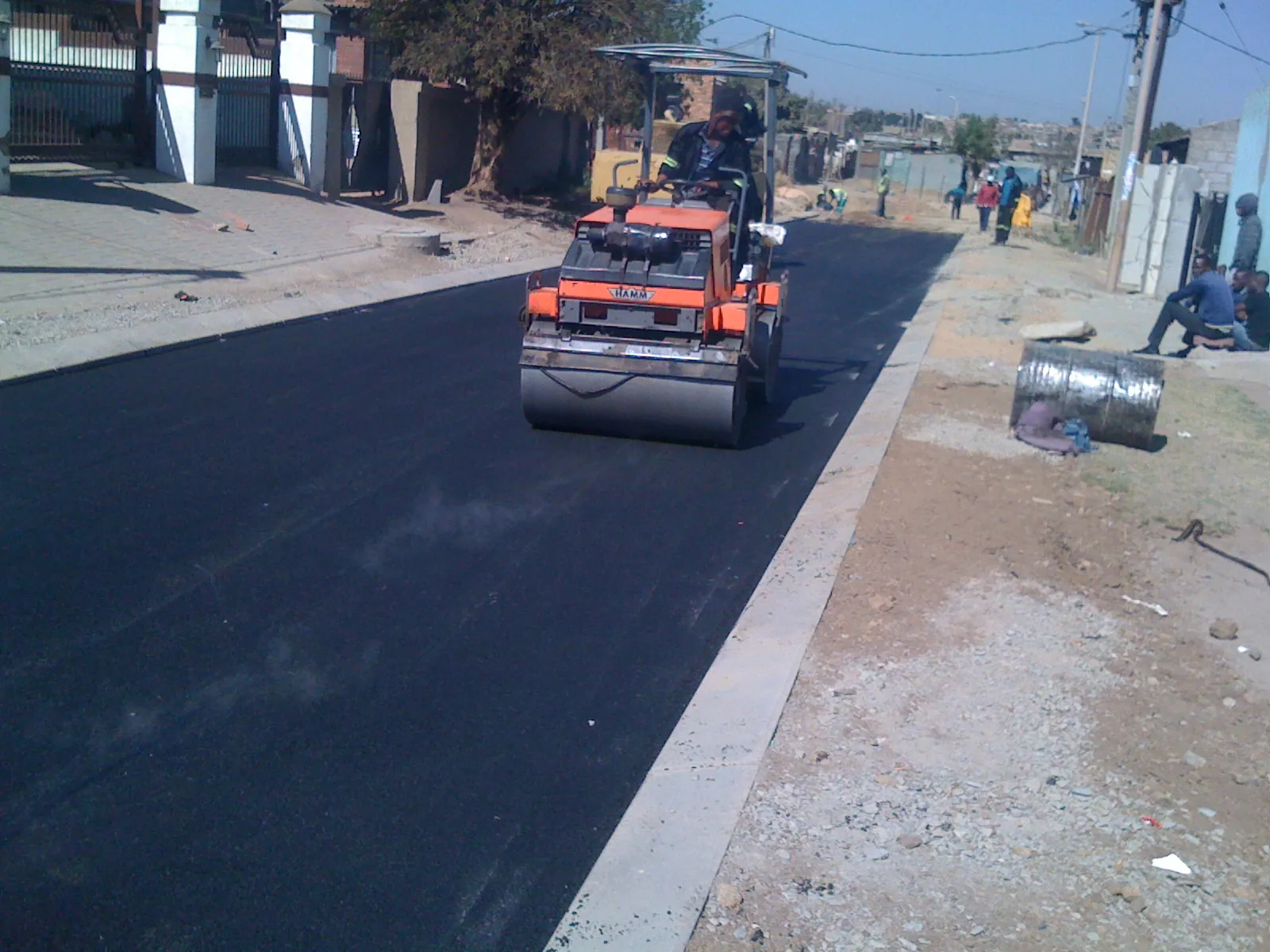 Compacting a newly laid asphalt surface